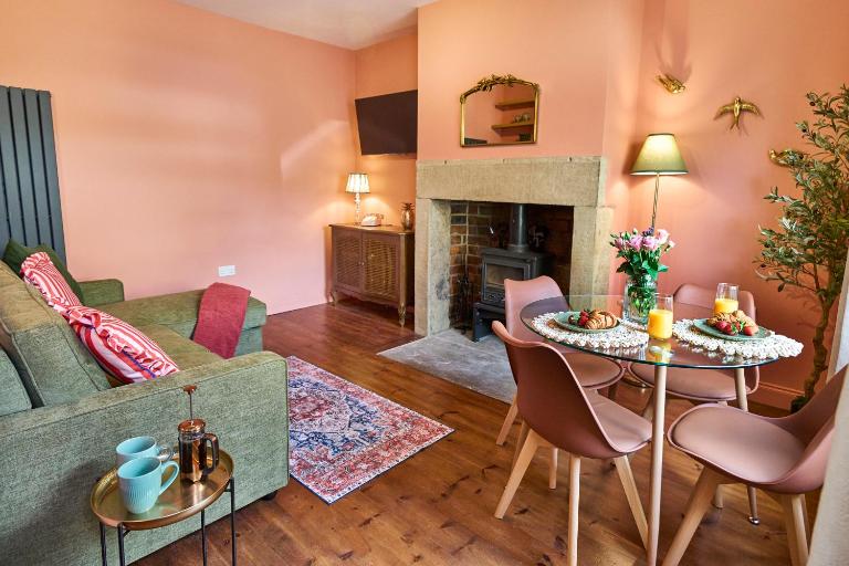 Stylish 2BR Home, Central Hebden Bridge Escape, Boho House - B&B Hebden Bridge