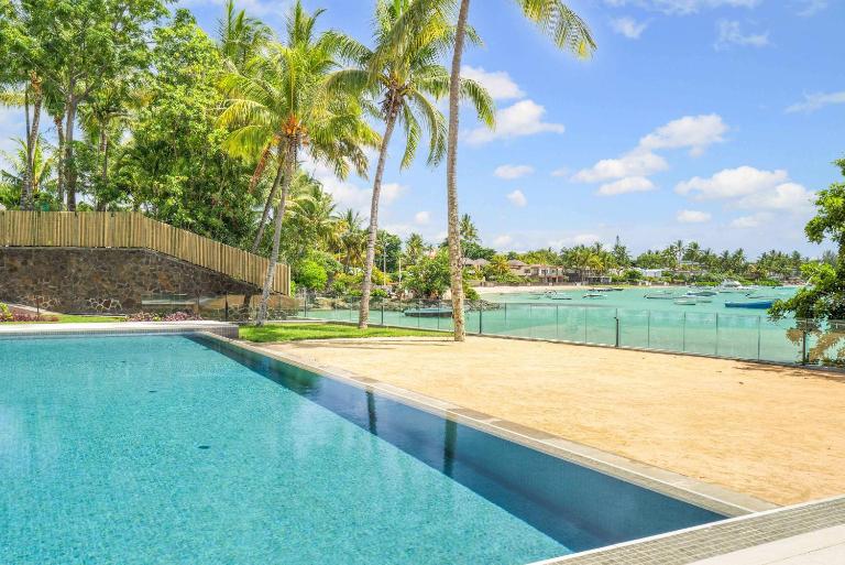 Bayside Signature - Luxury Beachfront Apartment - Bed and Breakfast Grand Baie