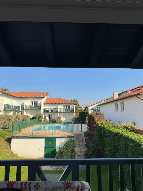 Studio dans résidence avec piscine - Chambres d'hôtes Bidart