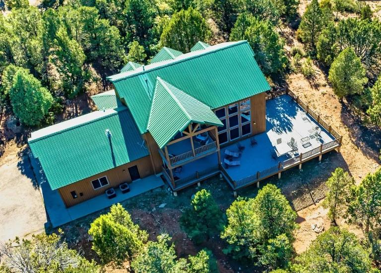 Remodeled Cabin 7 Miles from Zions National Park - B&B Orderville