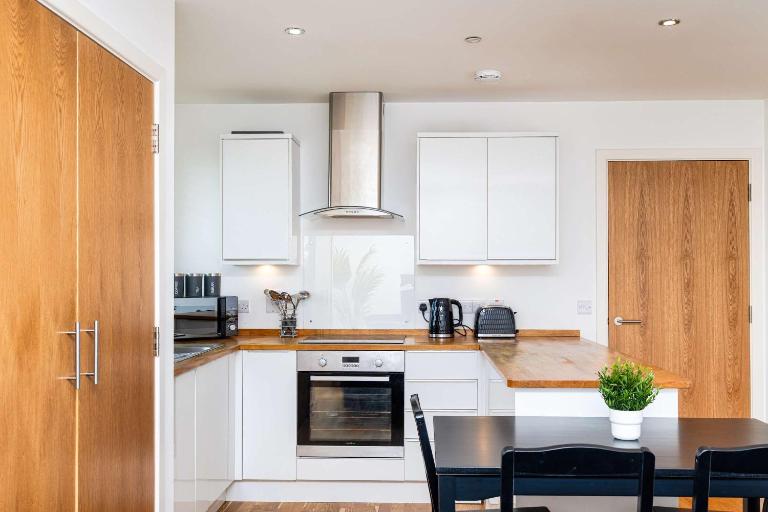 Spacious 2BR Ground Floor Sleeps 5 Near Peterhead Harbour FREE Parking Fast WiFi - B&B Boddam