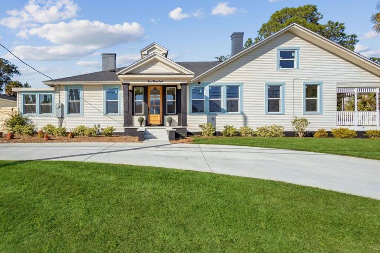 Wright Street Royale- NEW Downtown with Pool! - B&B Pensacola