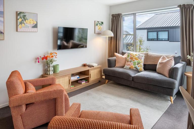 City Fringe Stay plus Garage and Sunny Balcony - B&B Christchurch