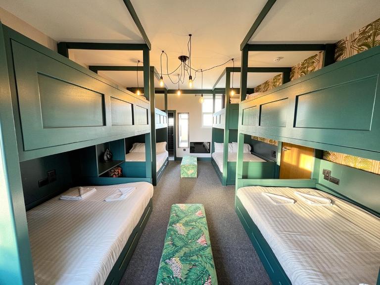 Bullseye Bunk House by Sasco - Bed and Breakfast Blackpool