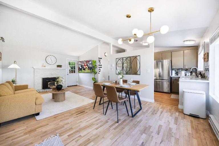 Modern Single-Level 2BR Easy Access & Office - B&B Shoreline