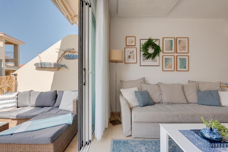 Christina Boutique Apartment - Chambres d'hôtes Paralímni