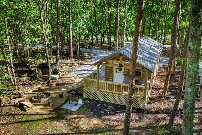 Peaceful Log Cabin Getaway with Hot Tub and Fire Pit in Mentone, Alabama - Chambres d'hôtes Mentone