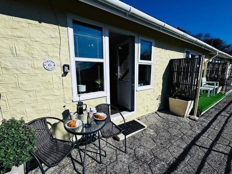 'The Great Escape' stunning sea and garden views - B&B Niton