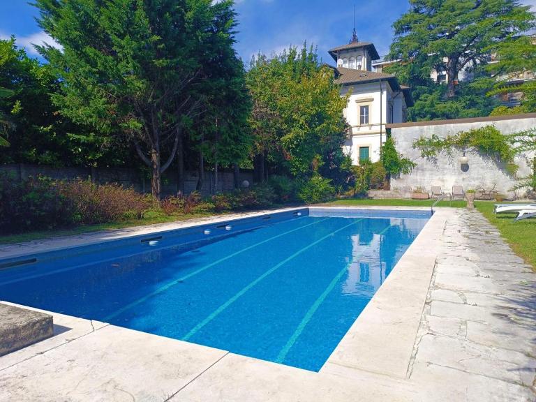 Emy charming apartment with pool - B&B Verbania