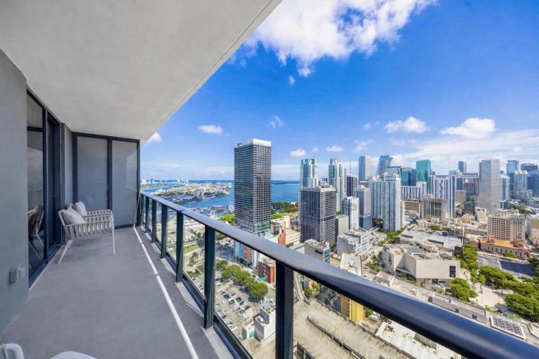 Modern Luxury Apartment in Downtown Miami - B&B Miami