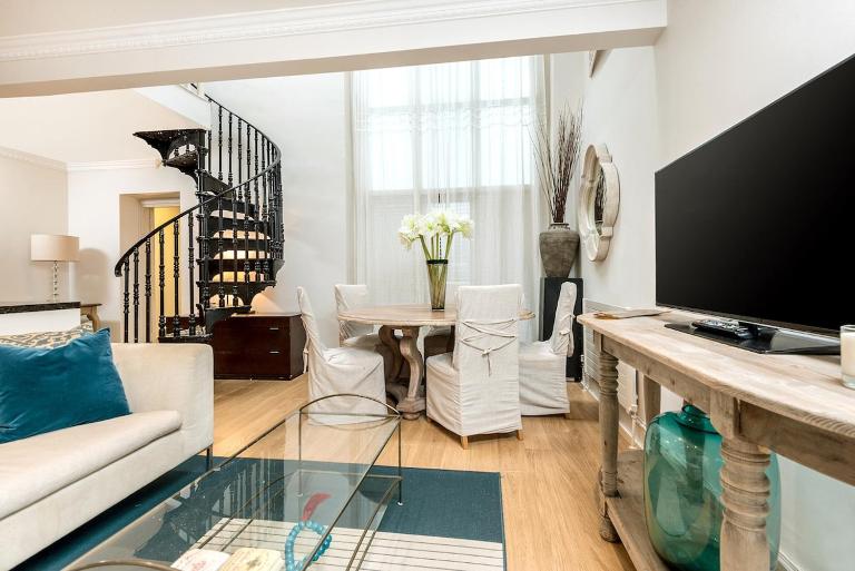 Stylish 2BR Notting Hill Flat Quiet Central - B&B Londres