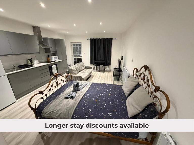 Private Studio near Watford Junction - B&B Leavesden Green