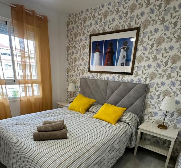 Carihuela Plaza del Remo - B&B Torremolinos