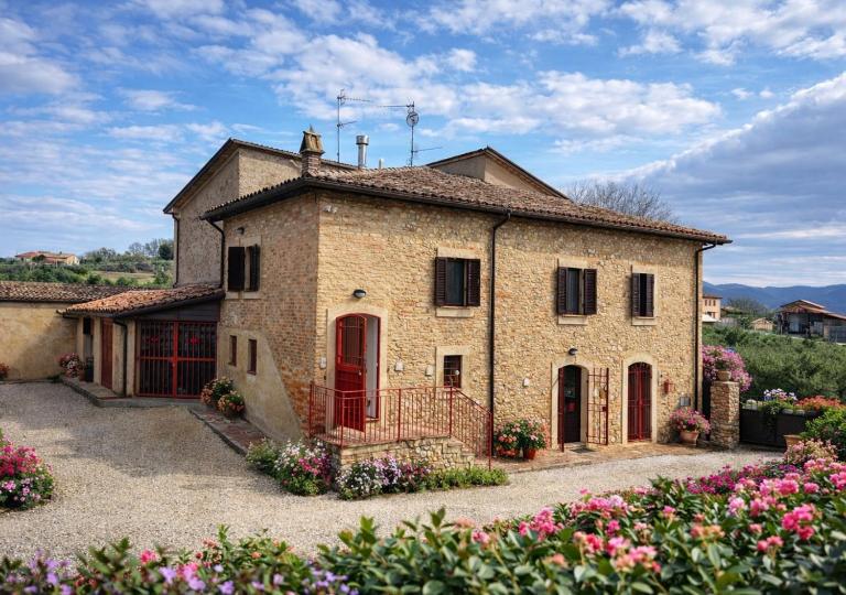 La Dimora di Sandra Montefalco, Casa tra gli ulivi a Montefalco - Chambres d'hôtes Montefalco