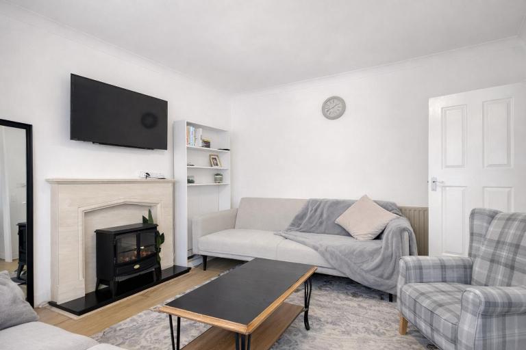 3 Bed house with garden and Free parking near tottenham stadium - B&B Edmonton