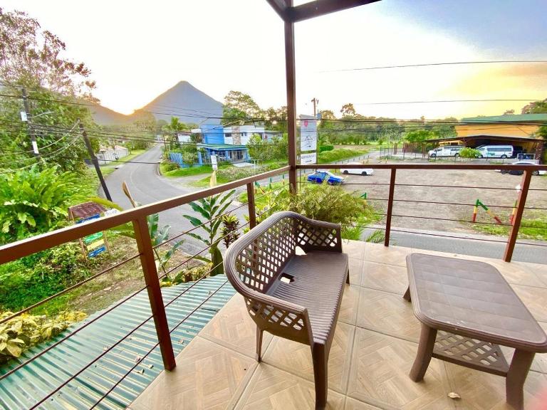 Arenal Views, Pool & 5min to Waterfall & Town - Bed and Breakfast La Fortuna
