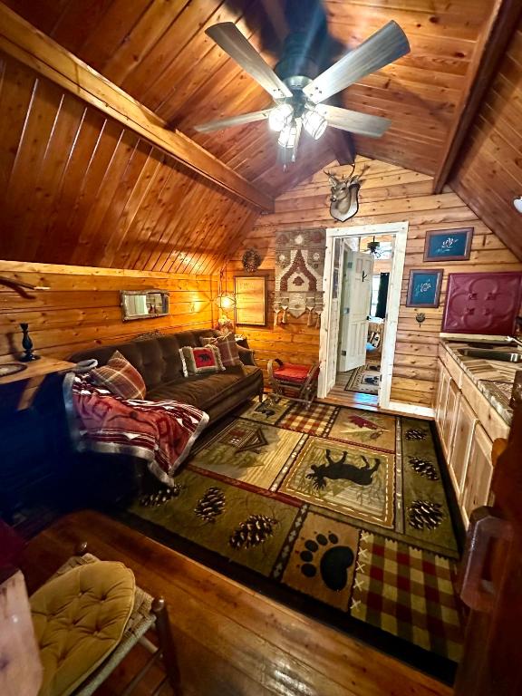 The Drake Cabin in The Forest - Ferienwohnung Cosby