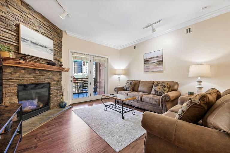 Baskins Creek 411 By Stony Brook Cabins - Bed and Breakfast Gatlinburg