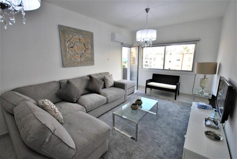 Gorgeous 3 bedroom apartment next to Limassol Park - B&B Limassol
