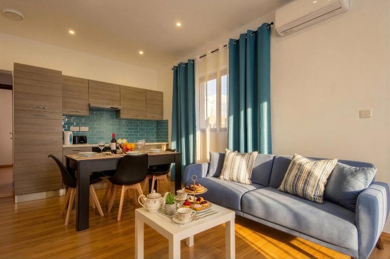 Modern Apartments in Sliema Centre Walk to Seafront, WiFi & AC - B&B Sliema