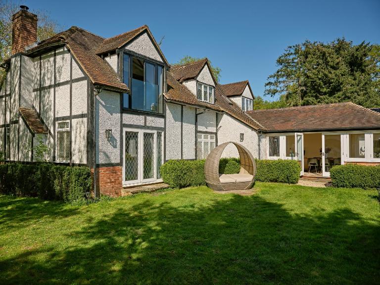 Charming 4-Bedroom Cottage in Henley - Chambres d'hôtes Nettlebed
