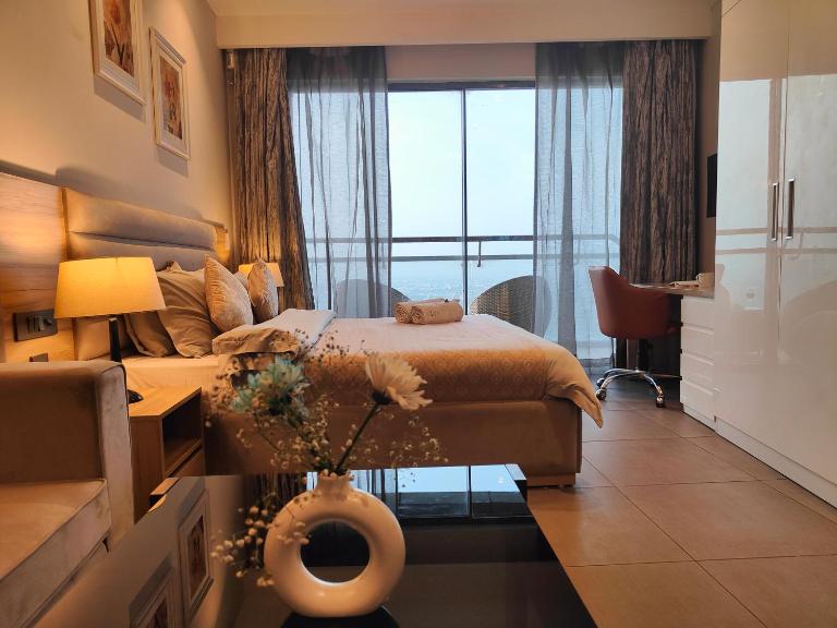Yamuna View Studio Apartments with Pvt Kitchenette, near Indraprastha Apollo and Max Hospital Noida - Bed and Breakfast Noida