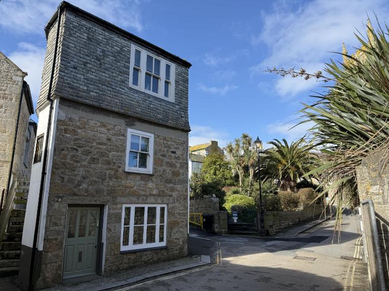 Coasters House a spacious Townhouse Steps from Market Place & Harbour - B&B St Ives