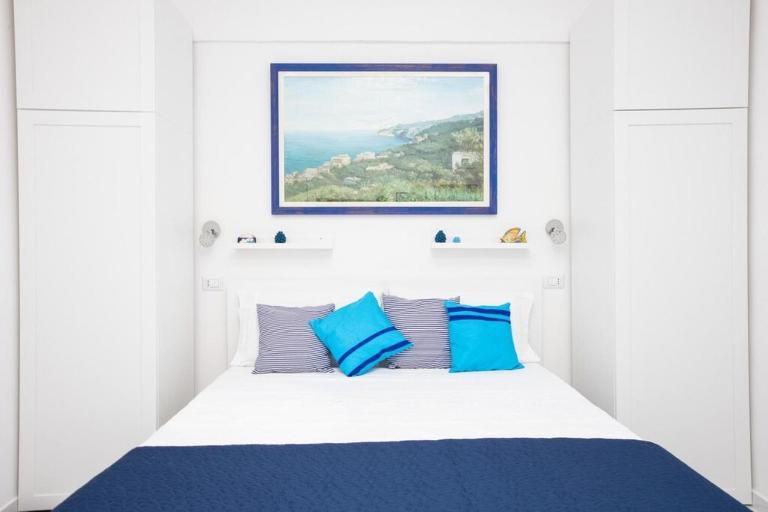 Sealand Lobra - Cozy small apartment by the sea perfect for two people - Chambres d'hôtes Massa Lubrense