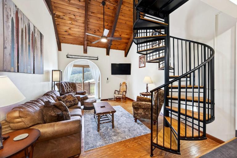 3-Bed Family Townhouse with Scenic Views & Patio - B&B Ellicottville
