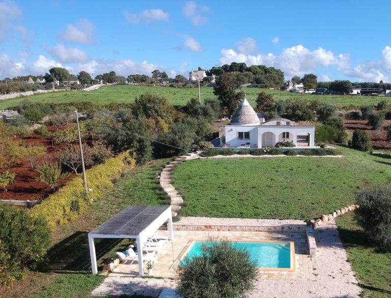 Stunning hilltop Trullo with pool and large garden - Ferienwohnung Locorotondo