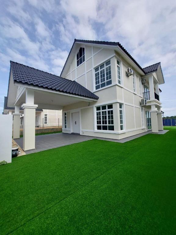 The Pine Home Villa Ayer Keroh Jasin Melaka - Bed and Breakfast Bemban