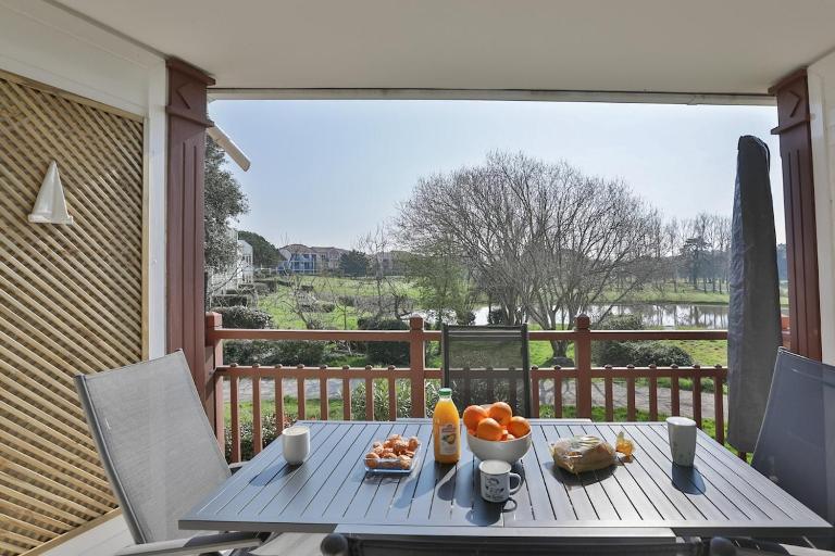 Vue Lac - Piscine, Tennis & Golf - rénové - Bed and Breakfast Talmont