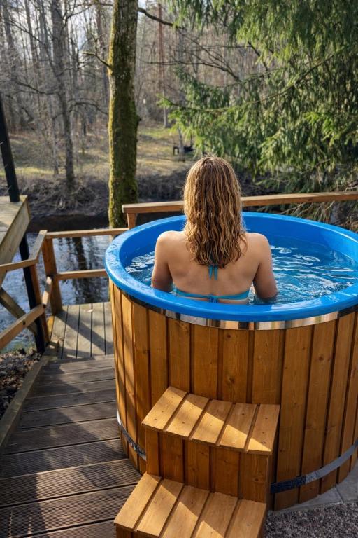 Guest House Jugland with Private Sauna Hot Tub and River Access Near Riga - B&B Bajāri
