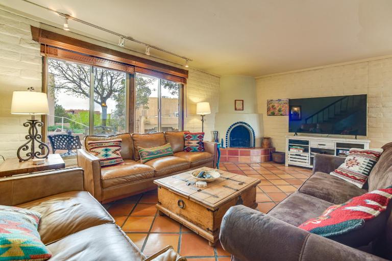 11-Min Walk to Santa Fe Plaza! Condo w/ Pool - Chambres d'hôtes Santa Fe