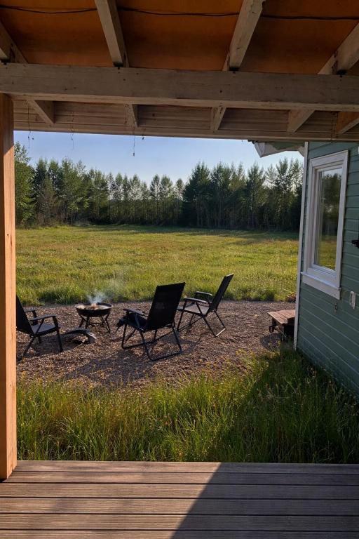 Vakantiehuis met boszicht op 2,5 hectare grond inclusief bedlinnen & schoonmaak - Ferienwohnung Lillhärdal