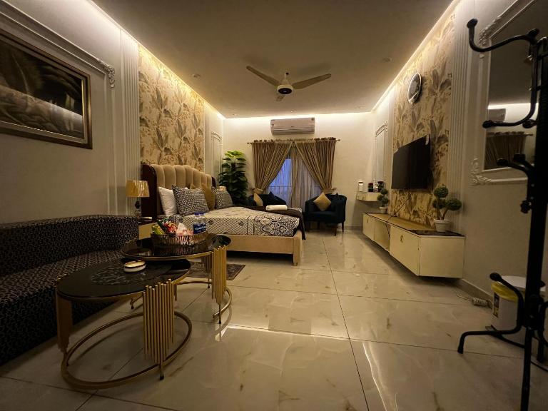 1-قصر - B&B Lahore
