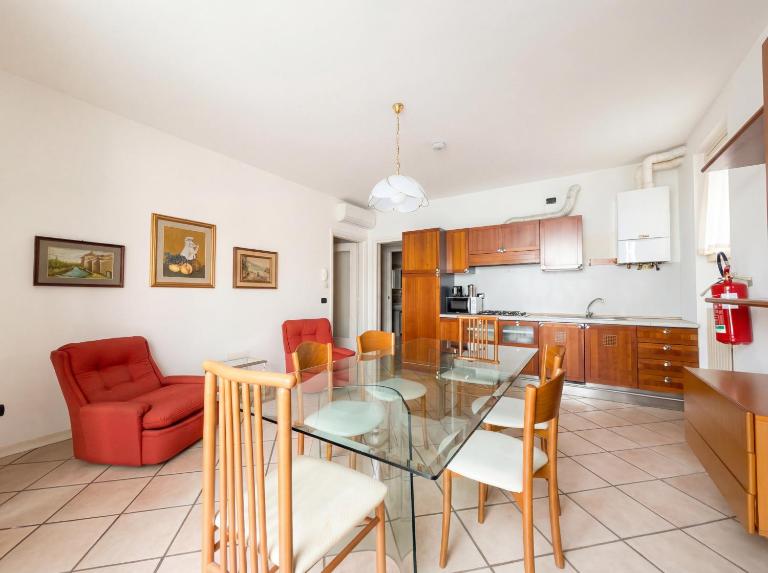 Central Duplex in Iseo - 2 Bedrooms - Private Parking & WiFi - B&B Iseo