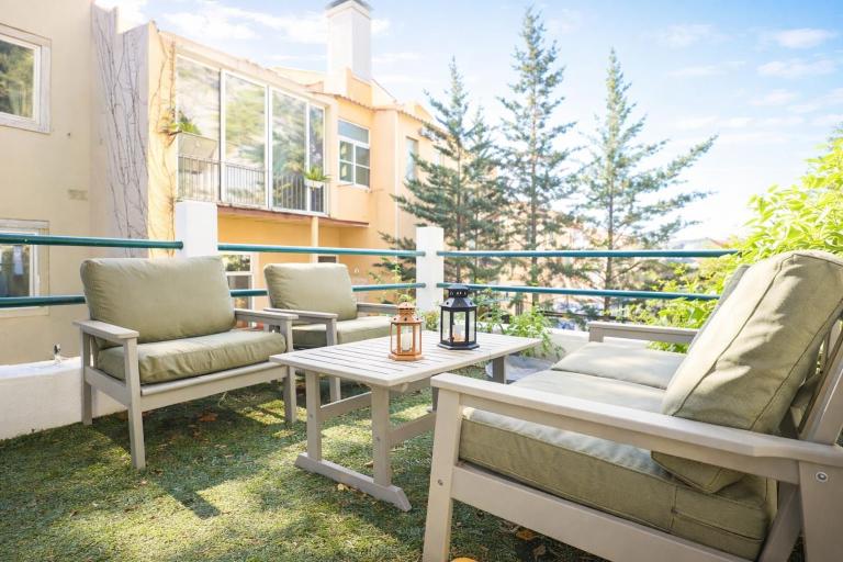 Campo de Ourique Portuguese 2-bedroom apartment with backyard - B&B Lisboa