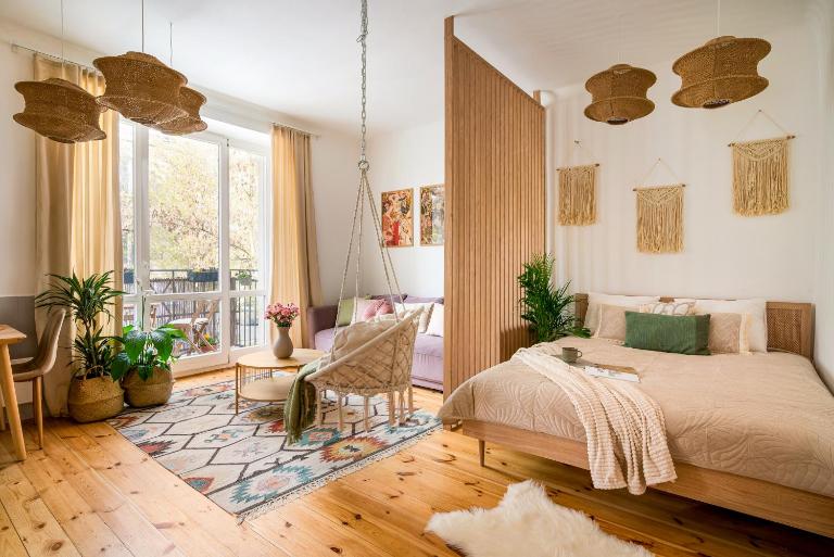 Green city retreat in Warsaw Praga for 2-4 Guests, only 15 min to city centre - B&B Warsaw