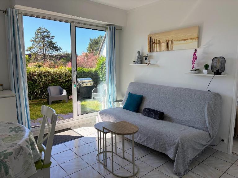 Appartement une chambre, jardin, tennis et piscine - Chambres d'hôtes Cabourg