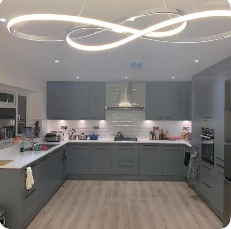 Bushy Hill Drive GU1 2UG - Ferienwohnung Guildford