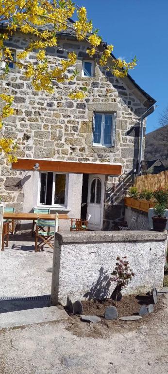 chaleureuse maison entièrement rénovée - B&B Brezons