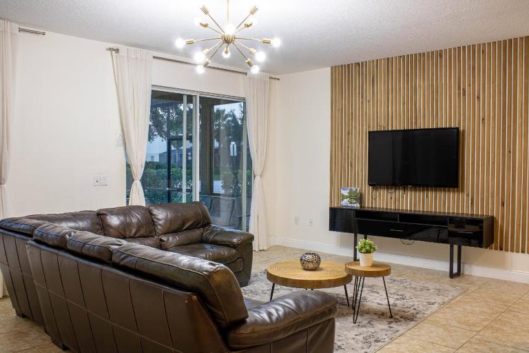 6 Bedrooms 5 Bathrooms Solterra 4193 Od - B&B Davenport