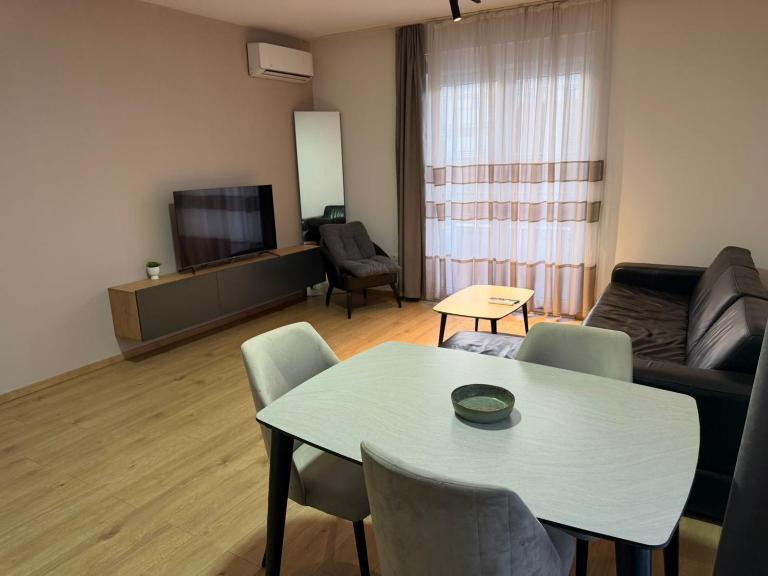 City Nest Podgorica with Free Parking - Ferienwohnung Podgorica