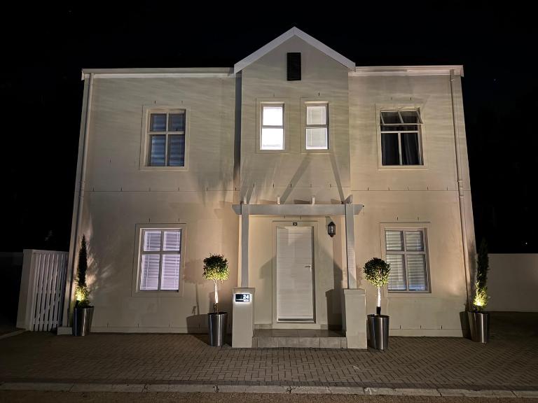 Villa Lyón - 4 Bed 4 Bath in residential Security Estate - Ferienwohnung Stellenbosch