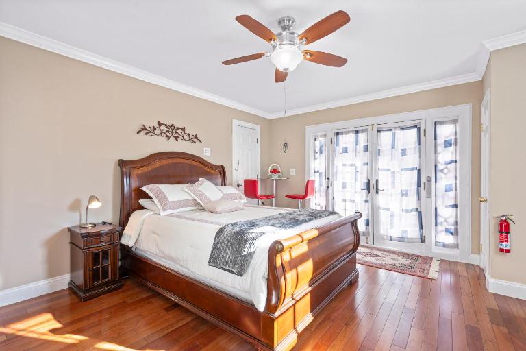 National Harbor Suite 2 - B&B Fort Washington