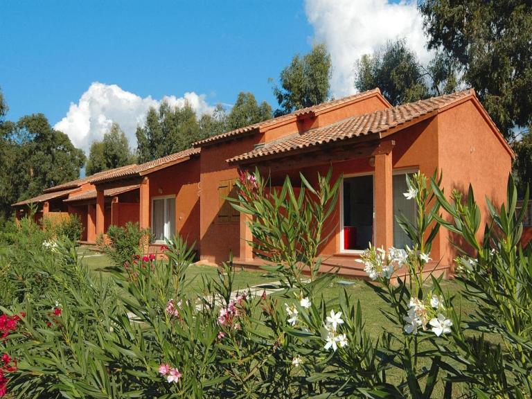 Ghisonaccia Apartment near Sandy Beach - B&B Ghisonaccia