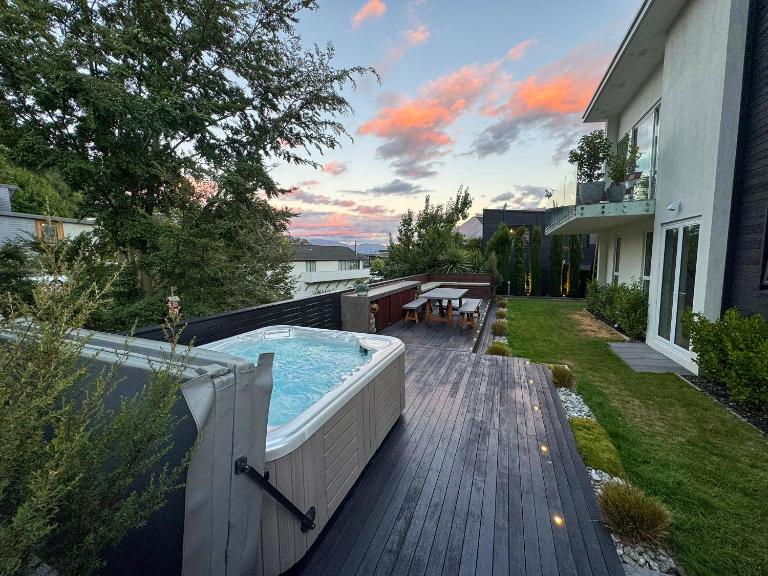 Central Mountain Retreat - B&B Queenstown