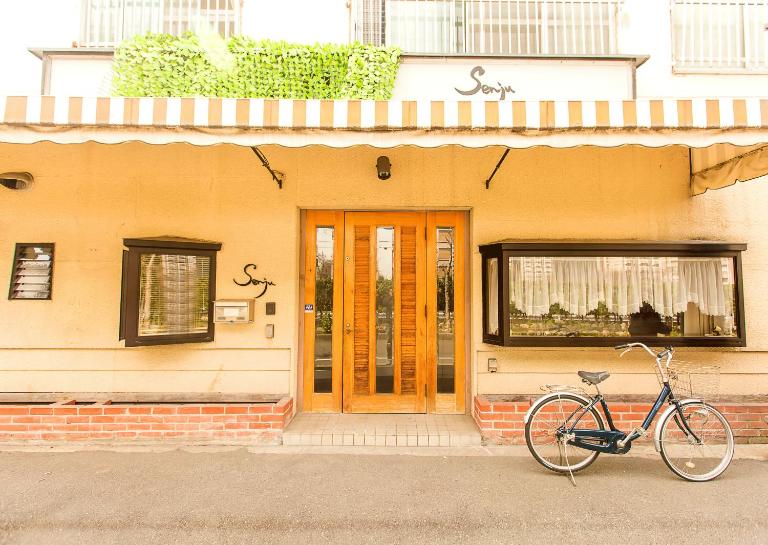 Osaka SENJU big Tatami house Max 16ppl direct to KIX airport - B&B Osaka