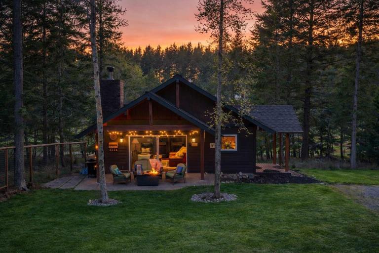 Chickadee Cabin - Boutique Stay close to Downtown - B&B Whitefish